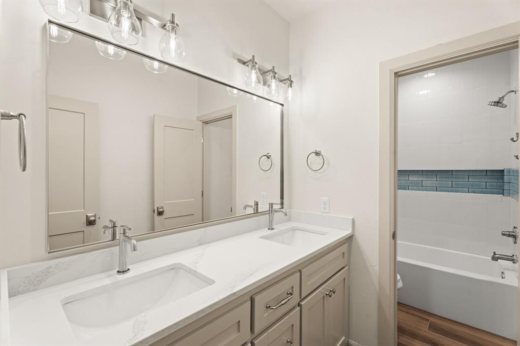 2401 Heathery Park Property Photo 36