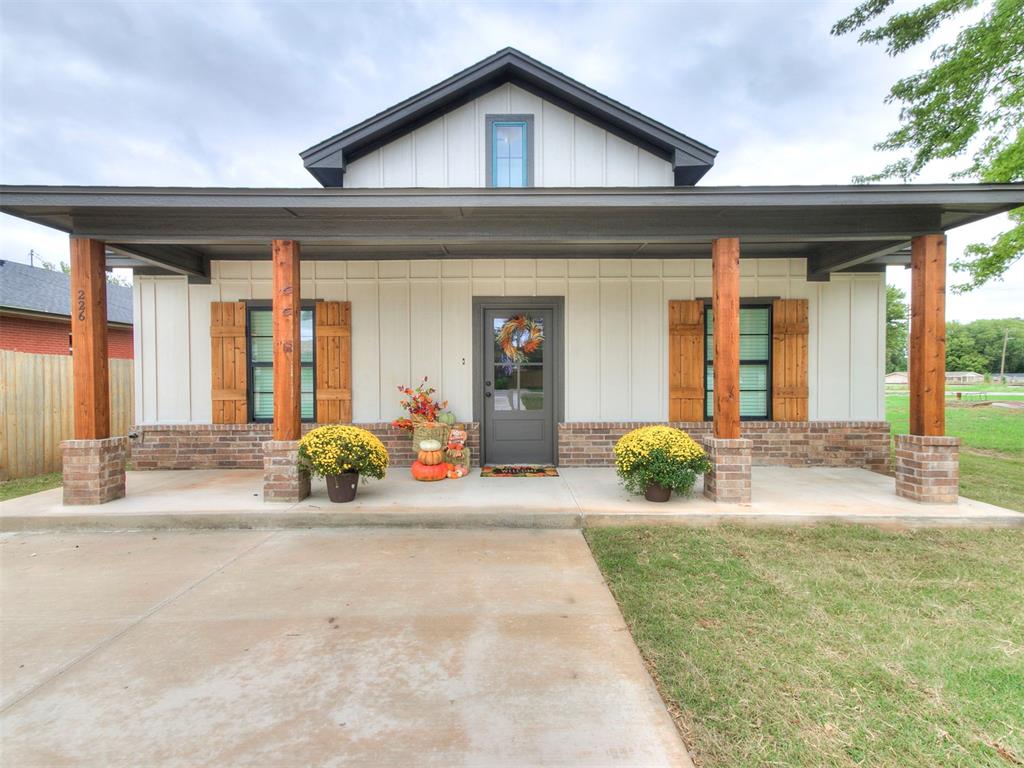 226 E Oklahoma Avenue Property Photo 1
