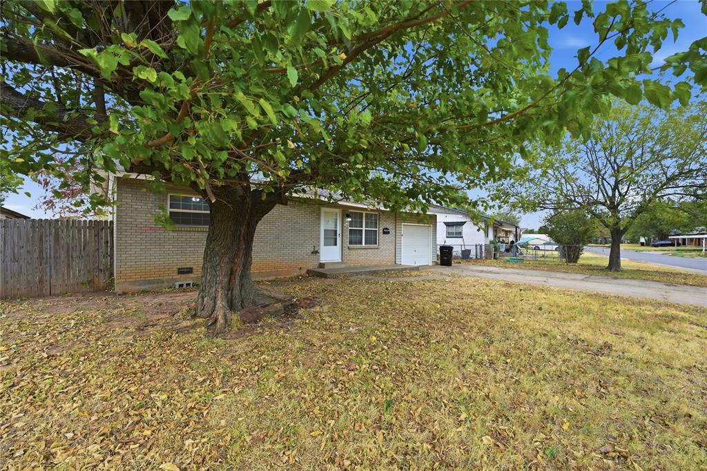 2117 Queensbury Road Property Photo 2