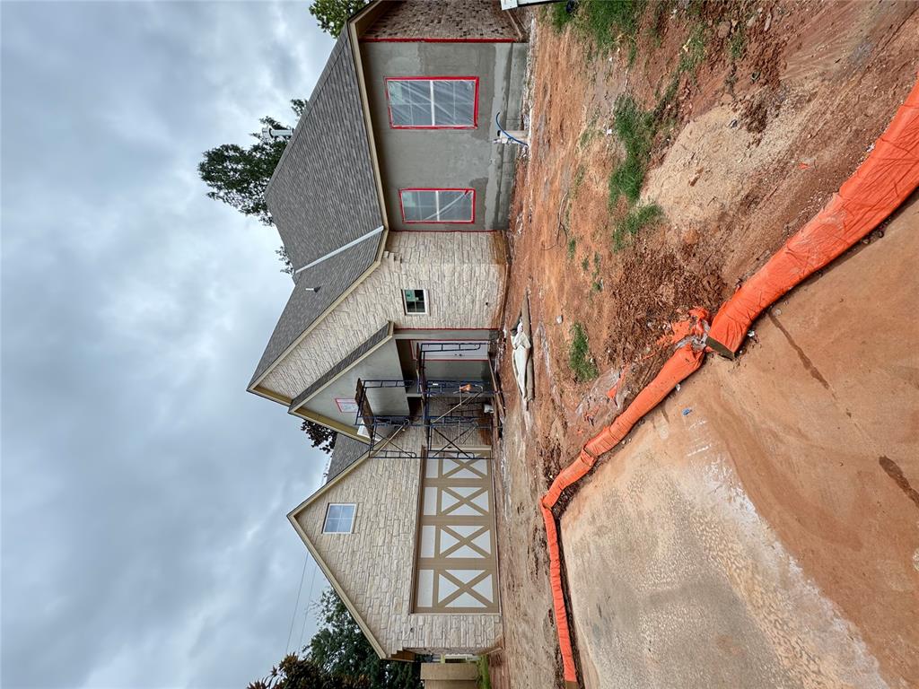 909 Villas Creek Drive Property Photo 1