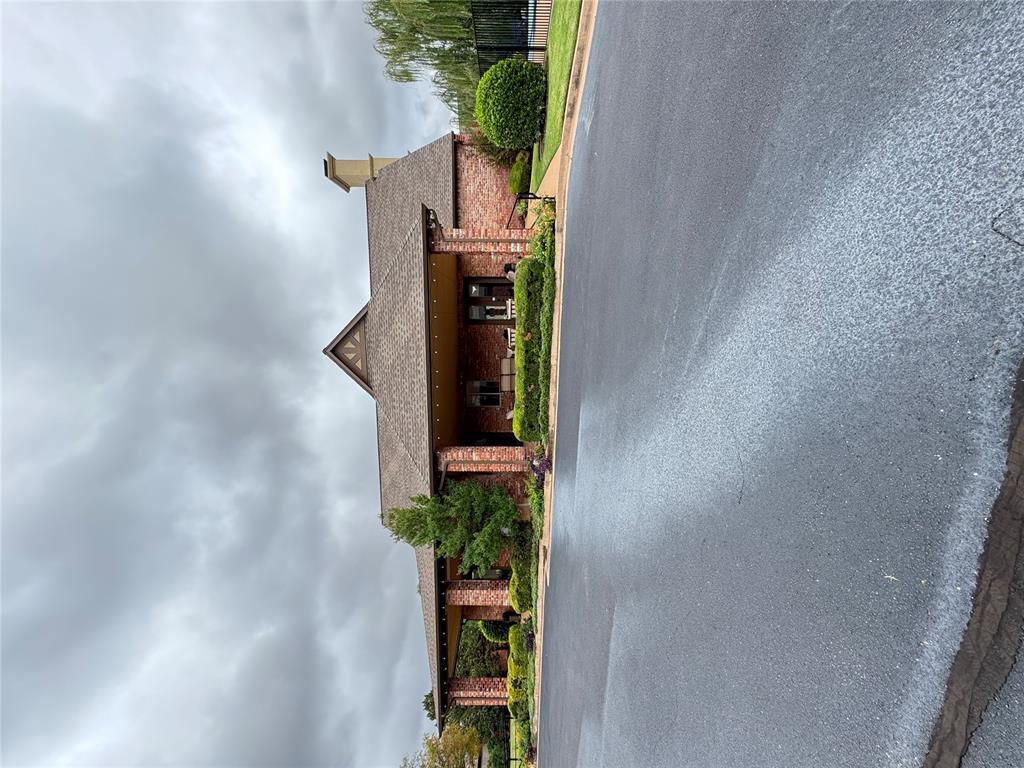 909 Villas Creek Drive Property Photo 13