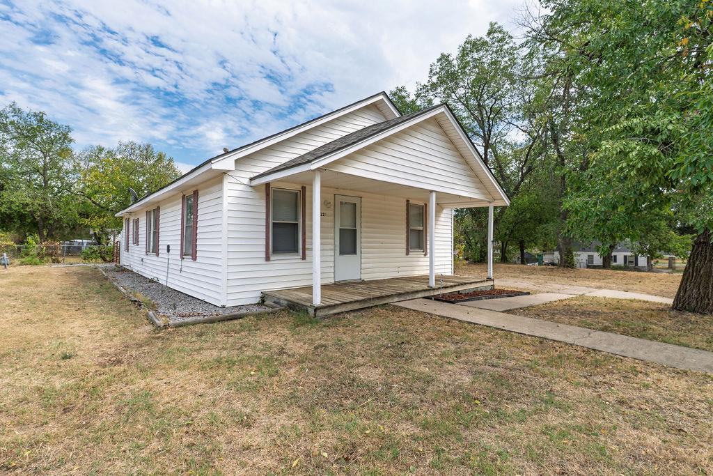 1229 N Center Avenue Property Photo 1
