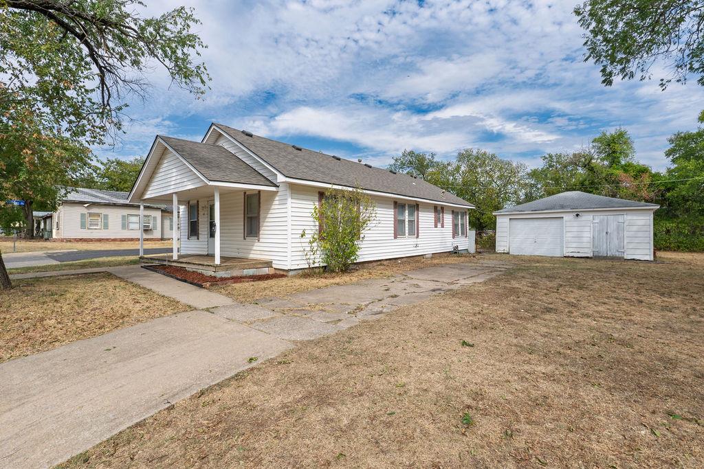1229 N Center Avenue Property Photo 3