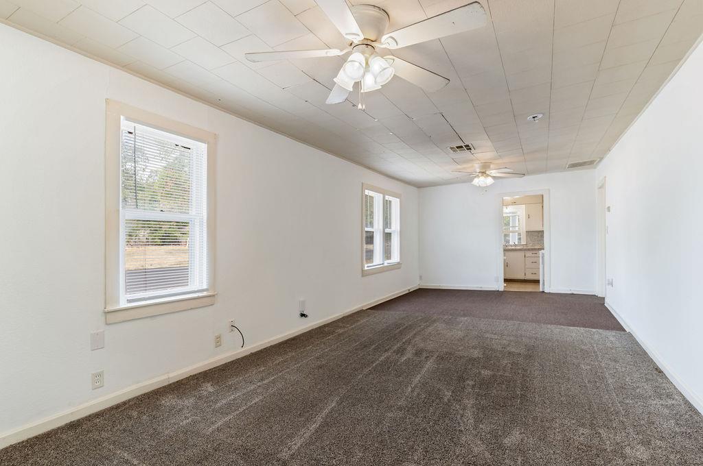 1229 N Center Avenue Property Photo 4