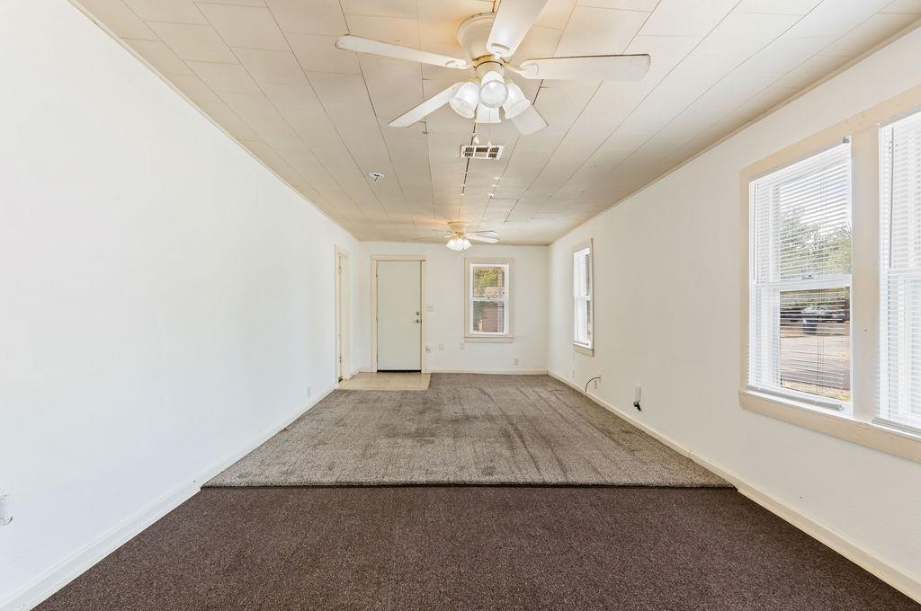 1229 N Center Avenue Property Photo 6
