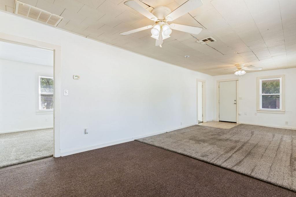 1229 N Center Avenue Property Photo 7