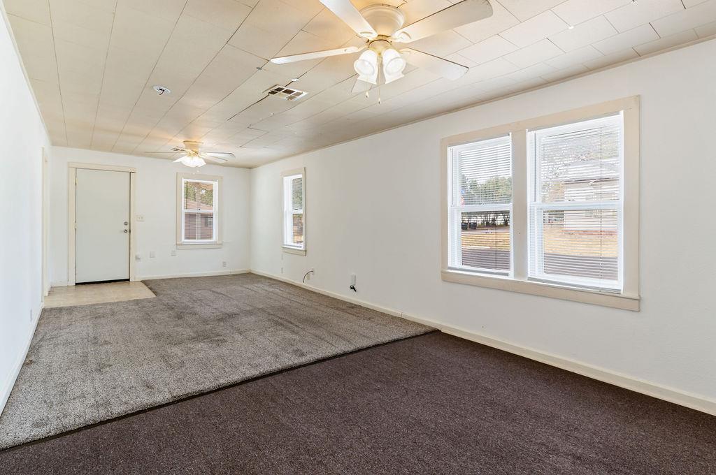 1229 N Center Avenue Property Photo 8