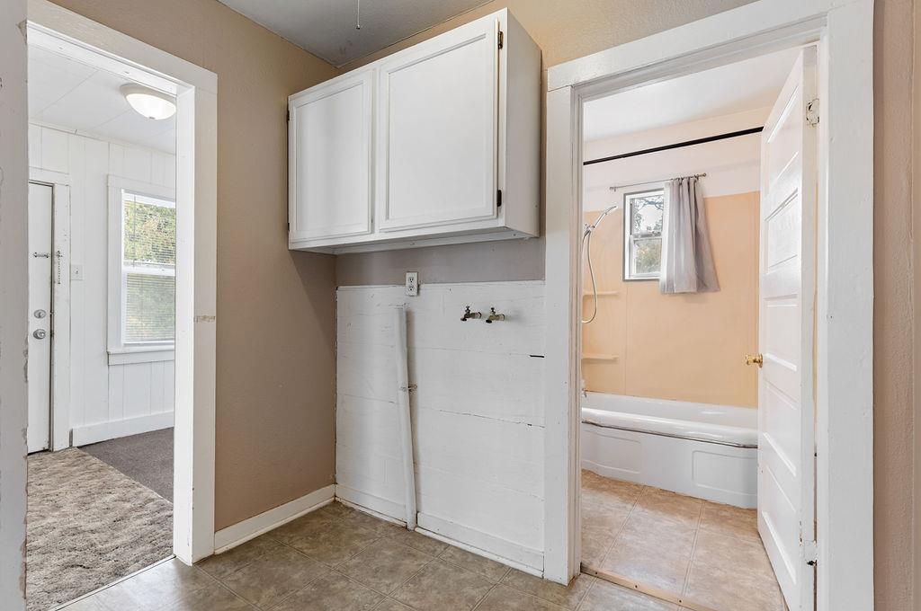 1229 N Center Avenue Property Photo 13