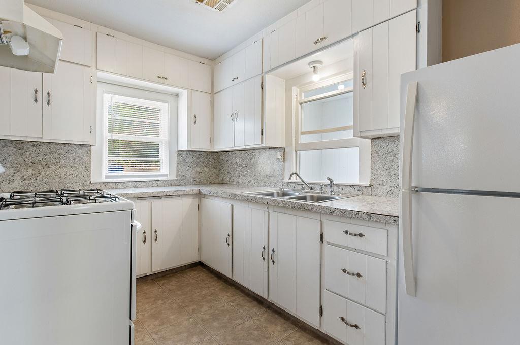 1229 N Center Avenue Property Photo 14