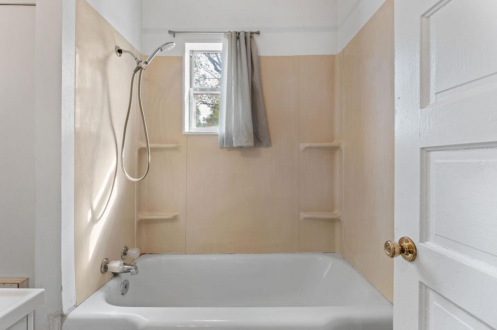 1229 N Center Avenue Property Photo 15