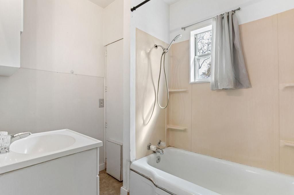 1229 N Center Avenue Property Photo 17