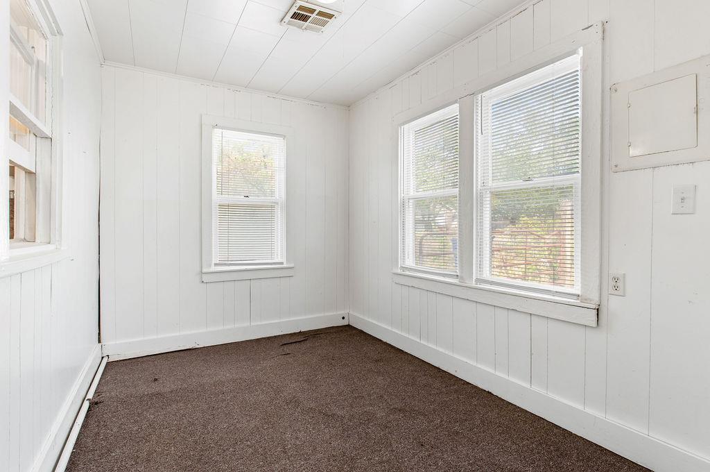 1229 N Center Avenue Property Photo 21