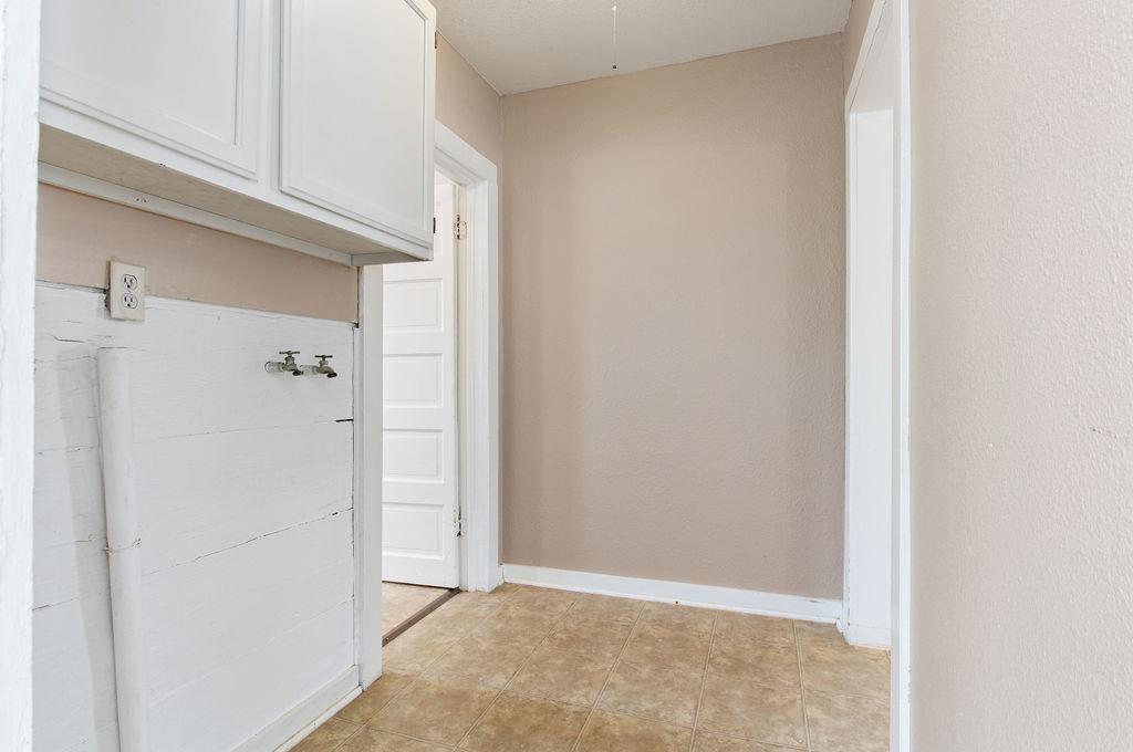 1229 N Center Avenue Property Photo 25