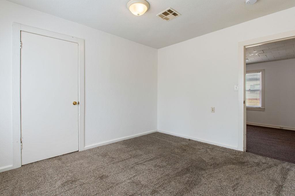 1229 N Center Avenue Property Photo 27