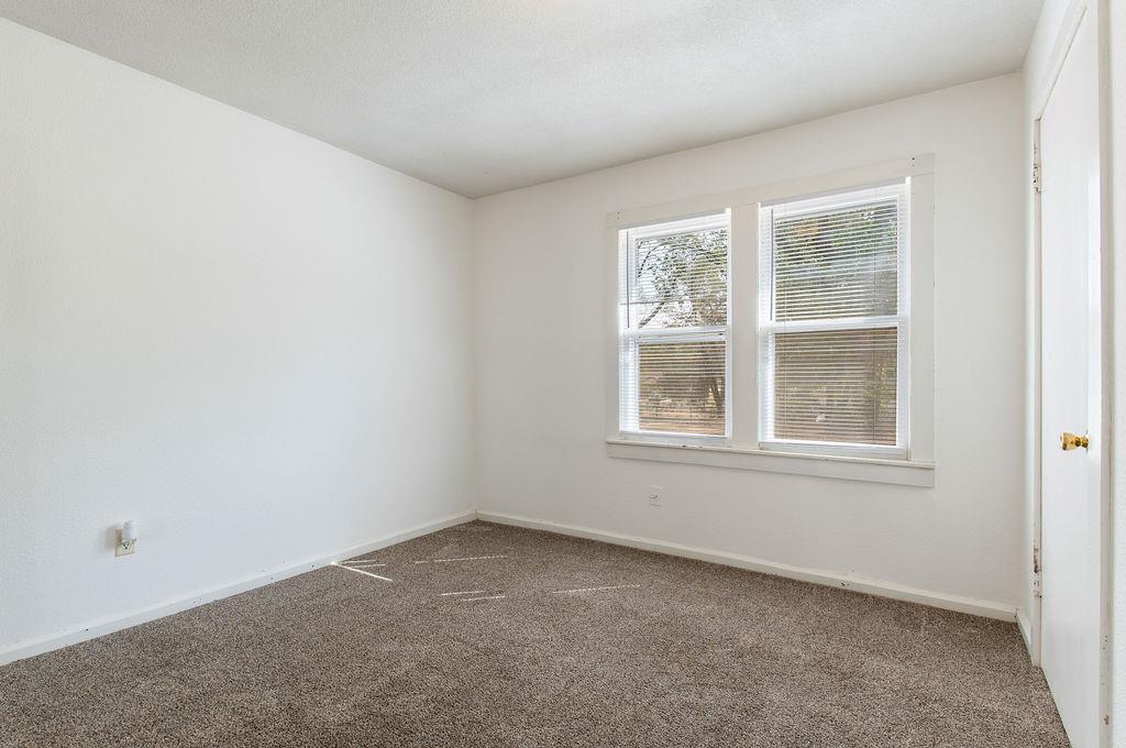 1229 N Center Avenue Property Photo 28