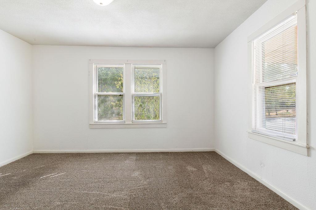 1229 N Center Avenue Property Photo 29