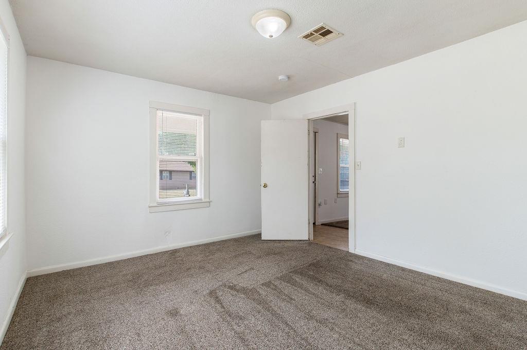 1229 N Center Avenue Property Photo 31