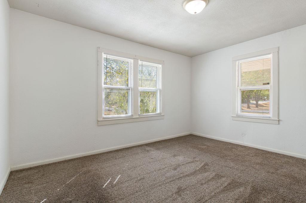 1229 N Center Avenue Property Photo 32