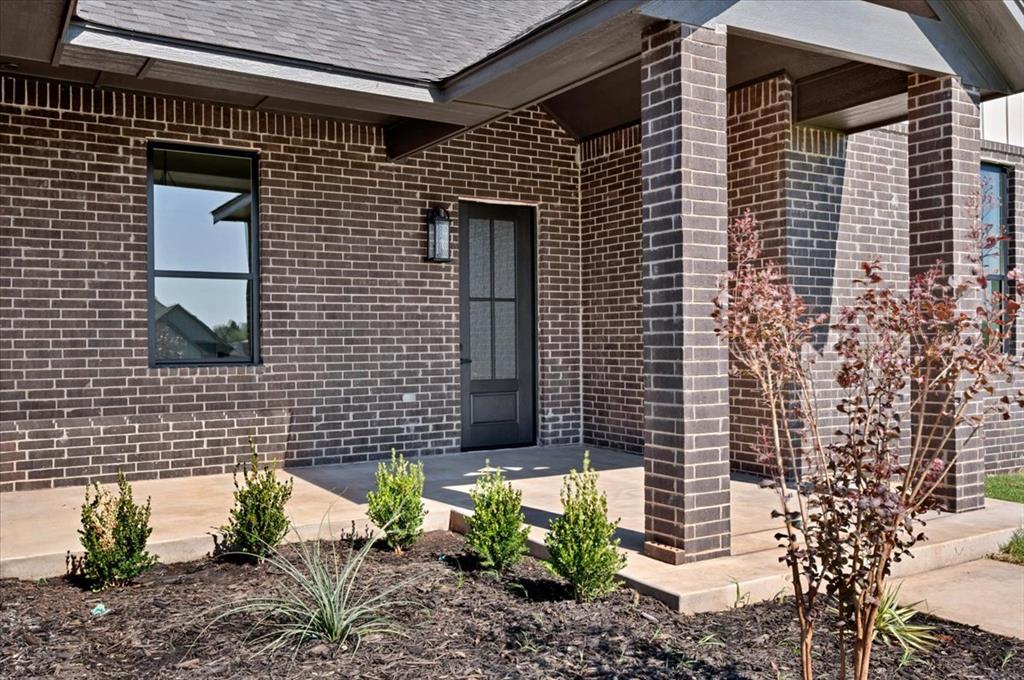 2320 Baker Street Property Photo 4