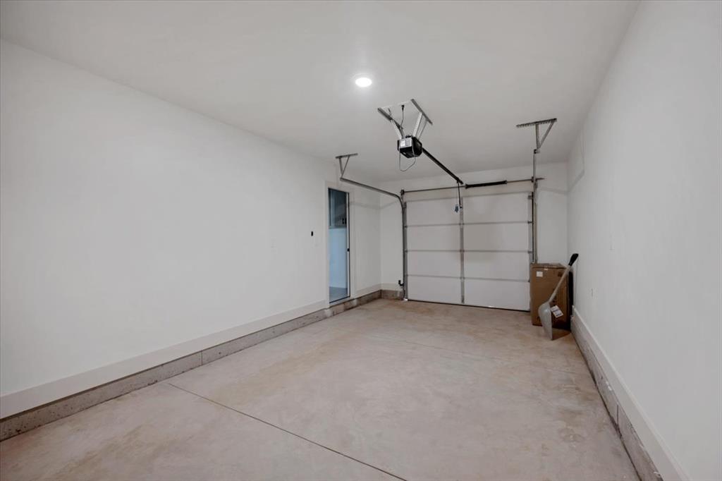 2320 Baker Street Property Photo 35