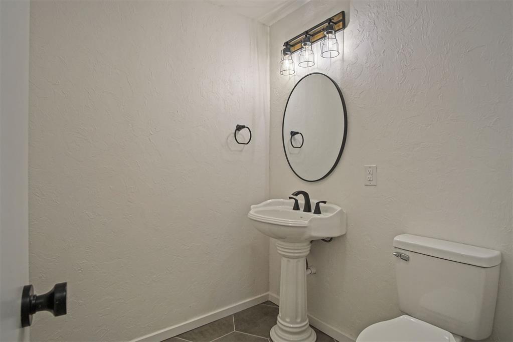 10751 Shady Oaks Lane Property Photo 12