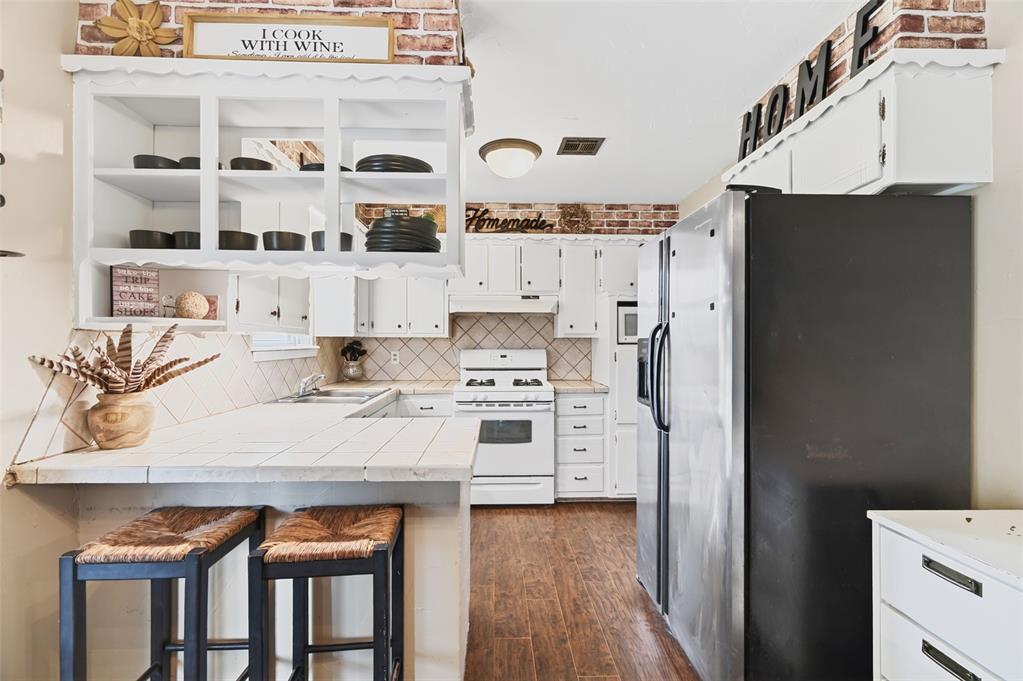 212 Vine Street Property Photo 4