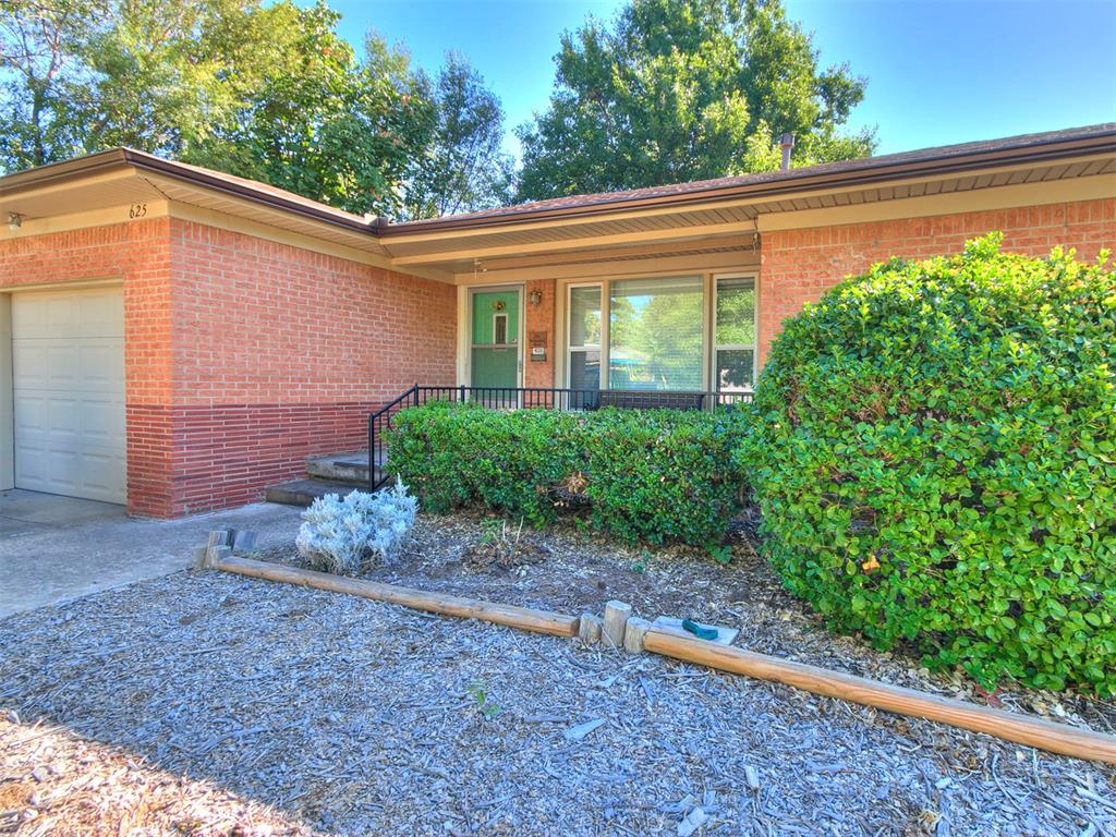 625 Sherwood Drive Property Photo 3