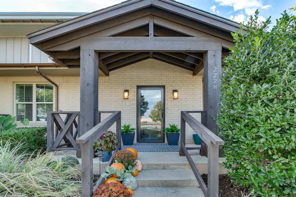 2228 Vineyard Boulevard Property Photo 1