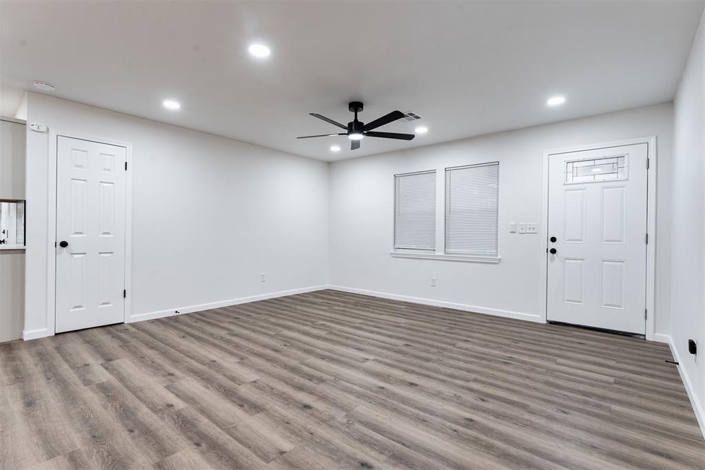2521 N Redmond Avenue Property Photo 3