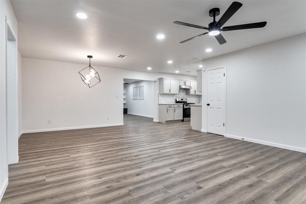2521 N Redmond Avenue Property Photo 4
