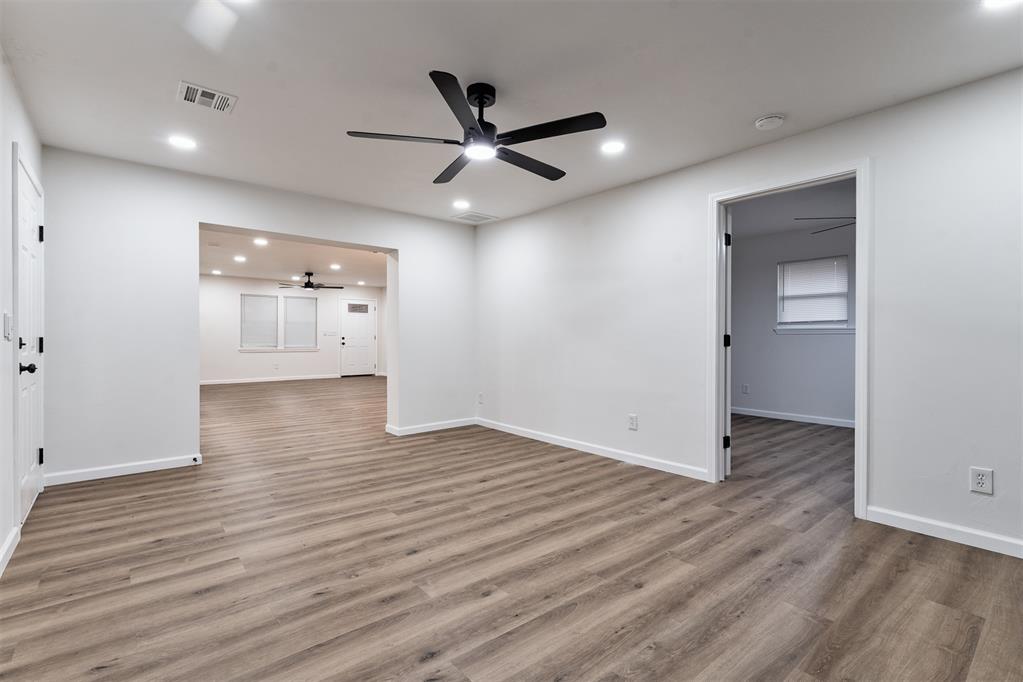 2521 N Redmond Avenue Property Photo 5