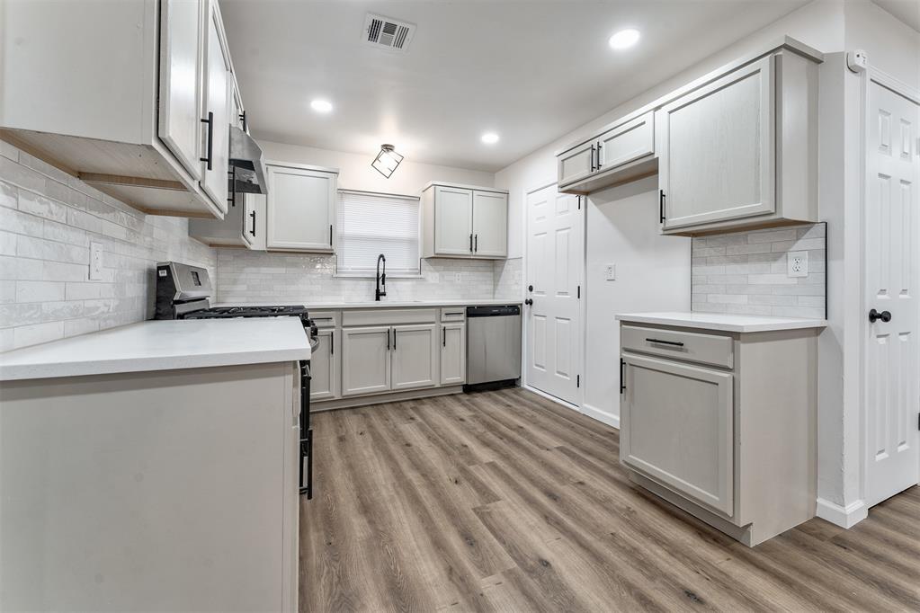 2521 N Redmond Avenue Property Photo 6