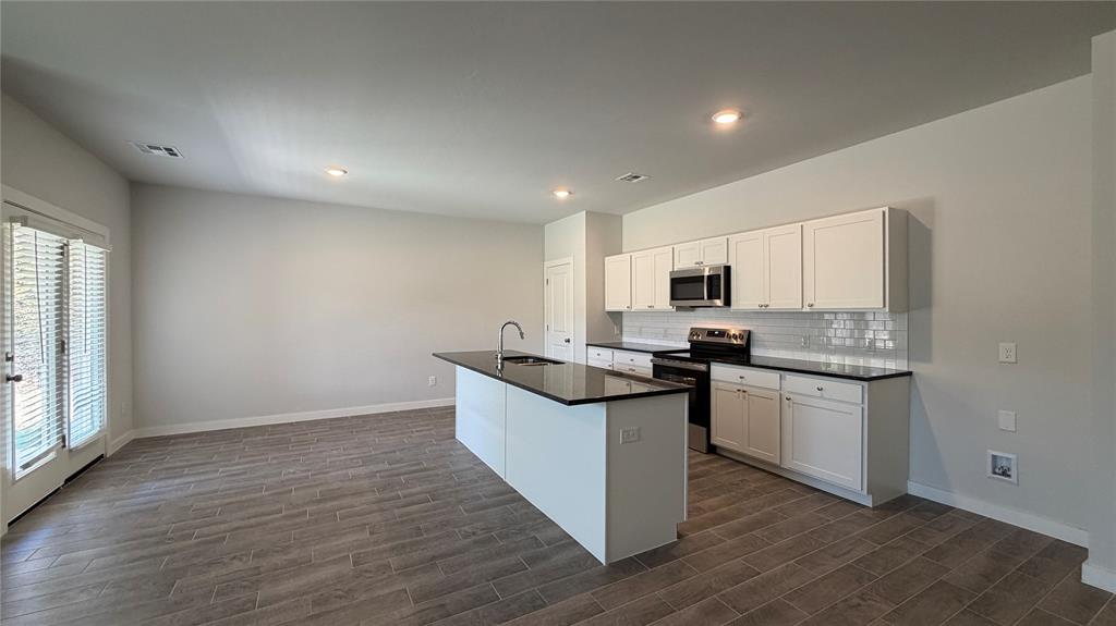 17601 Blackhawk Court Property Photo 3