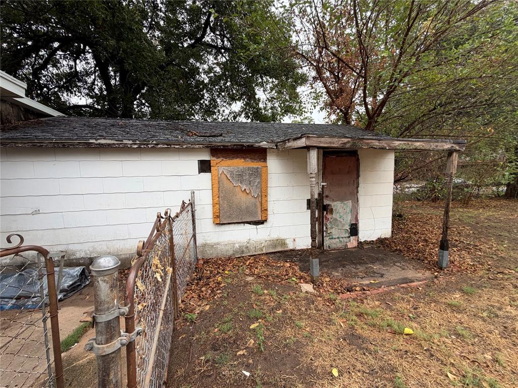 6604 Nw 31st Street Property Photo 5