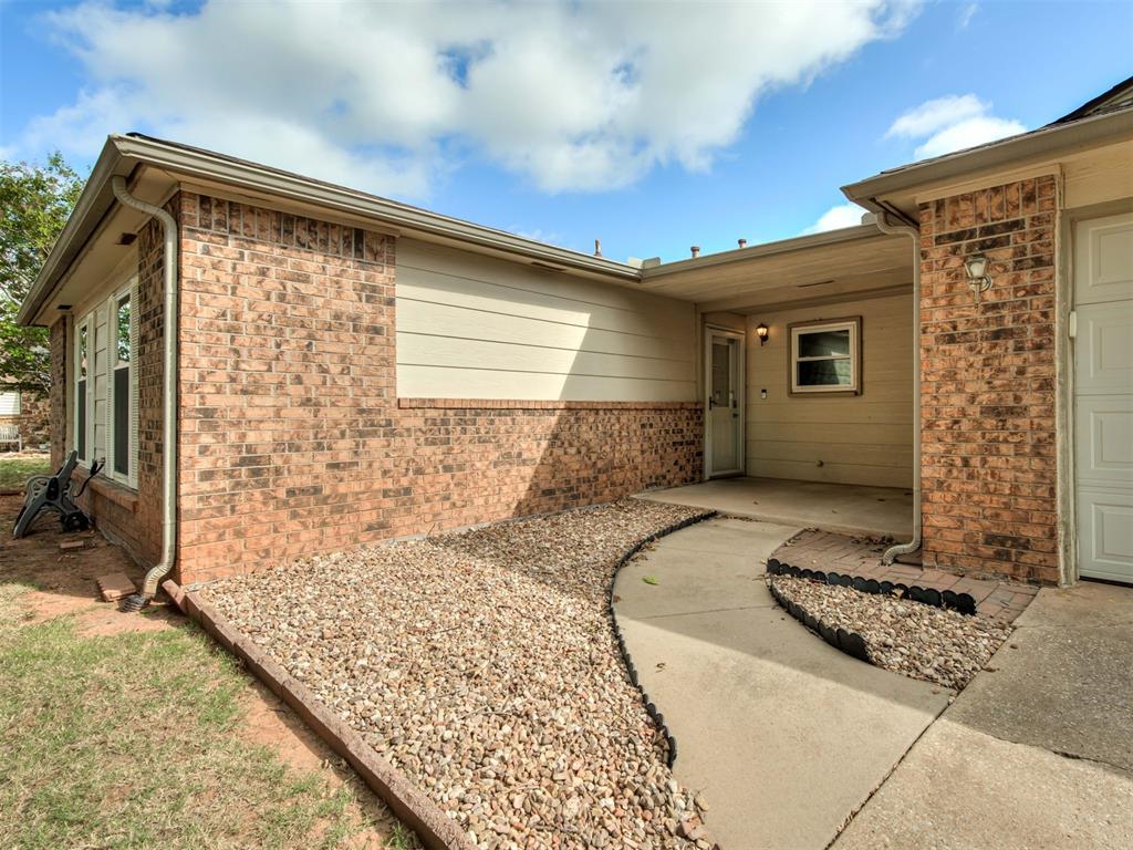 1813 Twin Tree Drive Property Photo 3