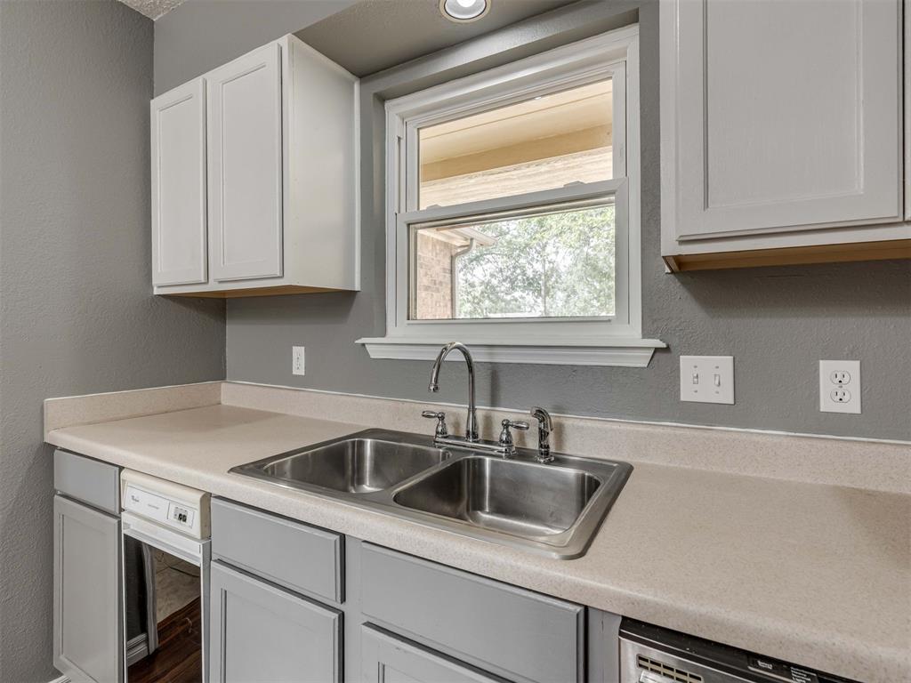 1813 Twin Tree Drive Property Photo 14