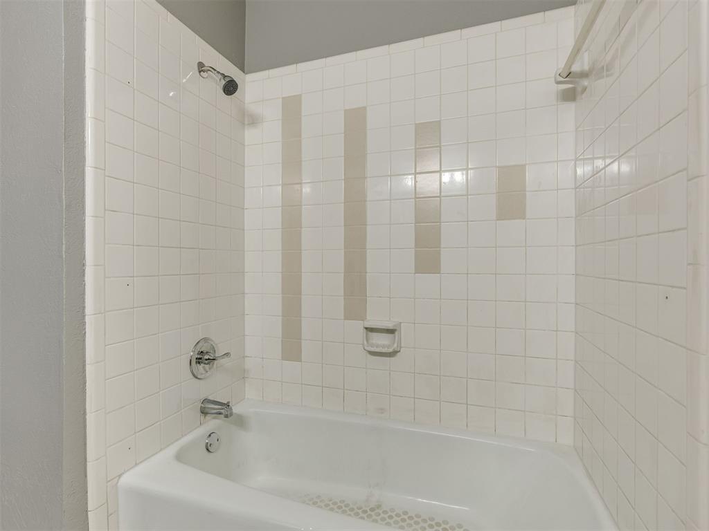 1813 Twin Tree Drive Property Photo 22