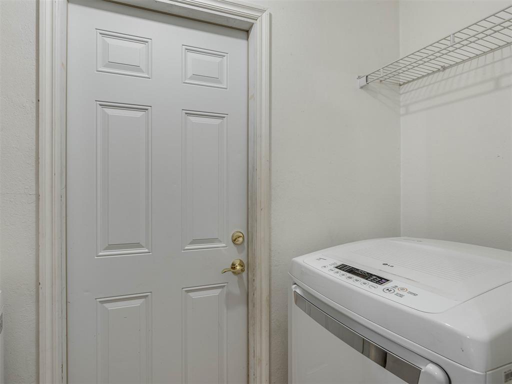 1813 Twin Tree Drive Property Photo 32