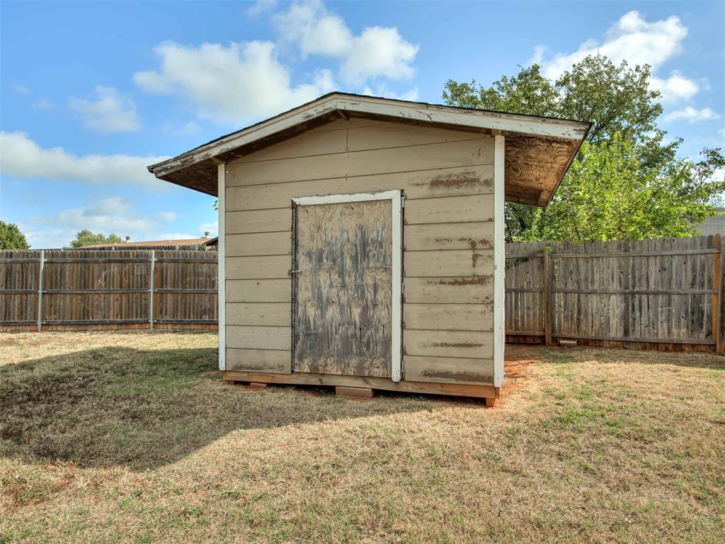 1813 Twin Tree Drive Property Photo 36