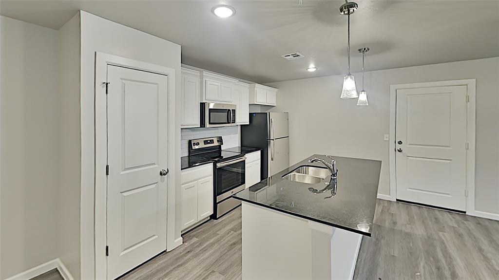 11201 Burnham Avenue Property Photo 5