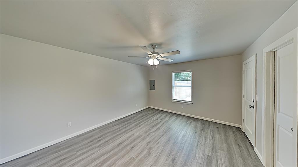 11207 Howard Drive Property Photo 8