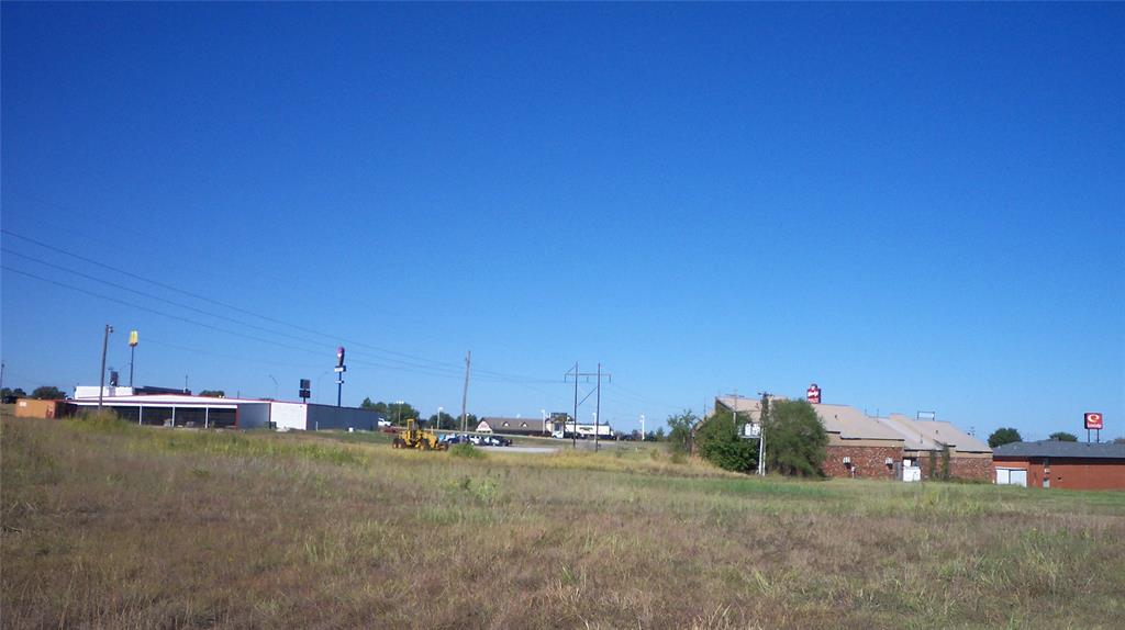 2215 S Weedn Boulevard Property Photo 4