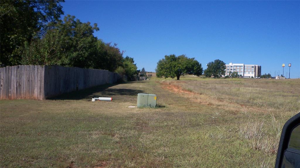 2215 S Weedn Boulevard Property Photo 10