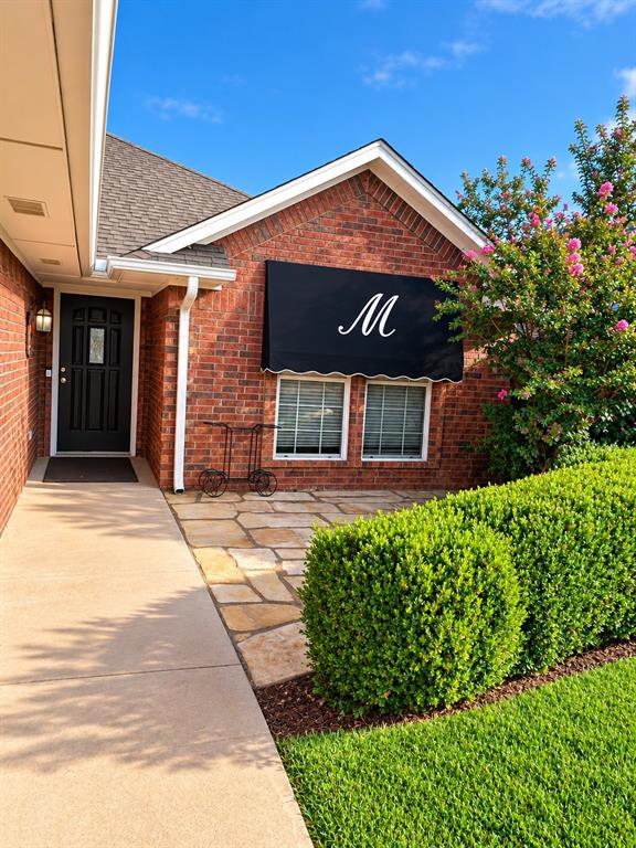 305 E Sierra Vista Court Property Photo 1