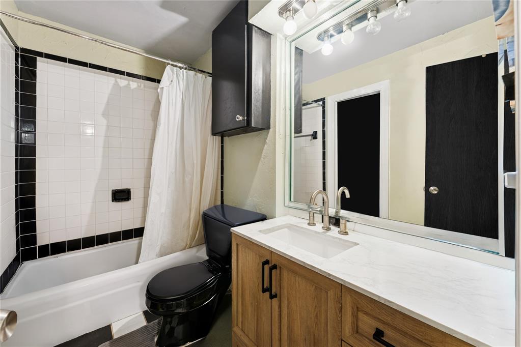 11419 N May Avenue D Property Photo 6
