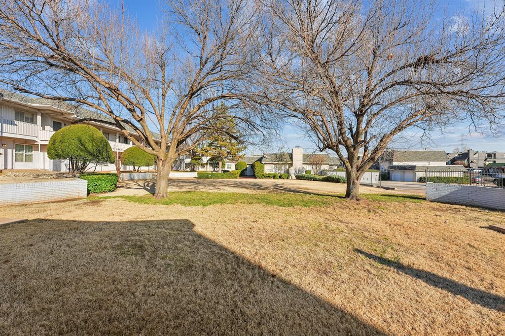 11419 N May Avenue D Property Photo 8