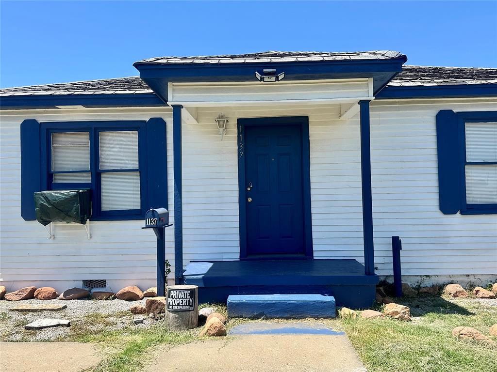 1137 E Chestnut Street Property Photo 2