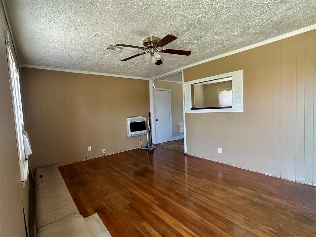 1137 E Chestnut Street Property Photo 3