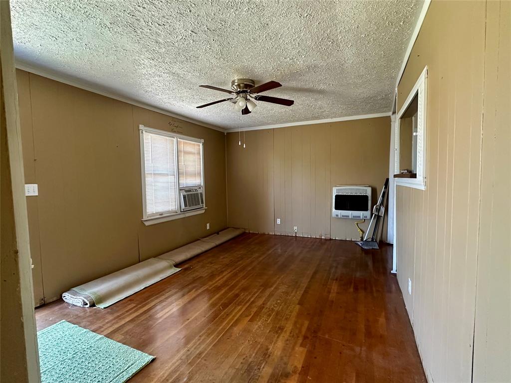 1137 E Chestnut Street Property Photo 4