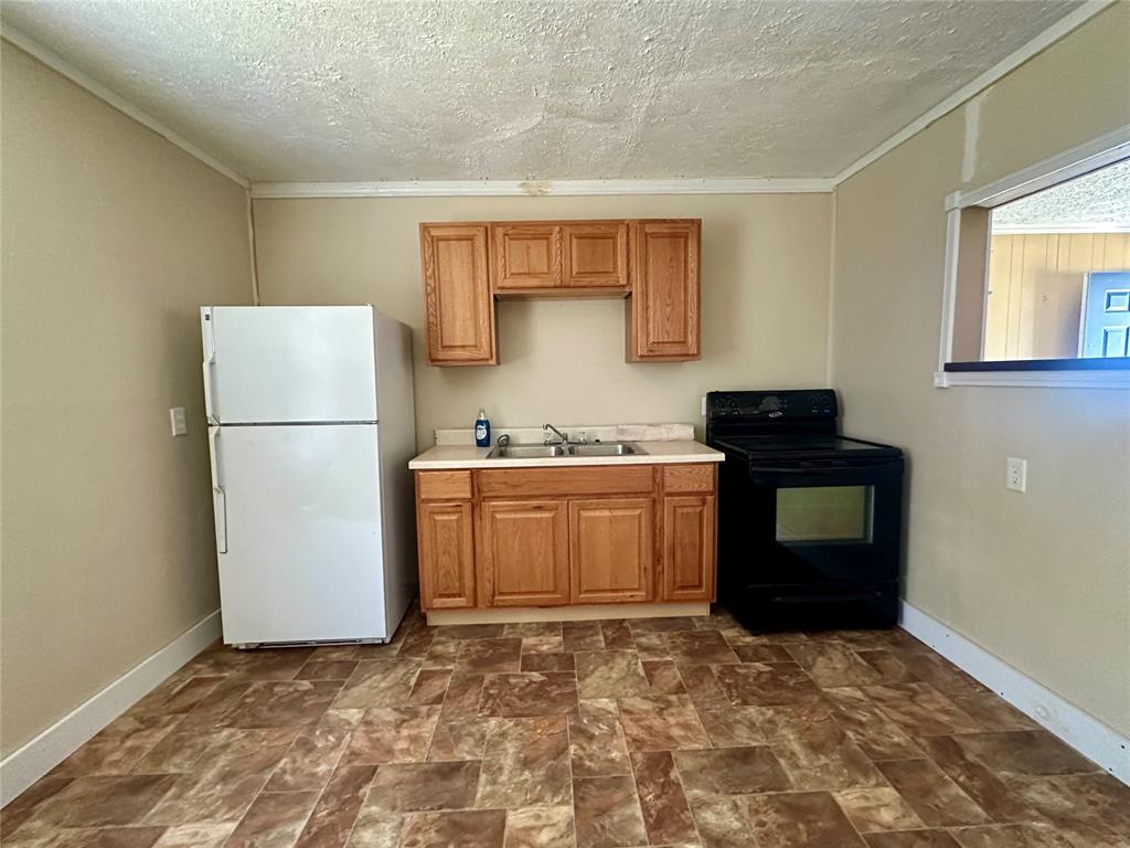 1137 E Chestnut Street Property Photo 7